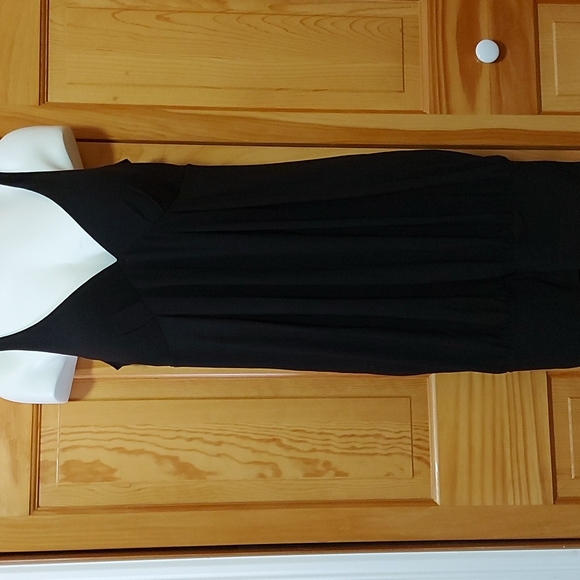 Little Black Dress 👗 🖤 - Picture 4 of 7